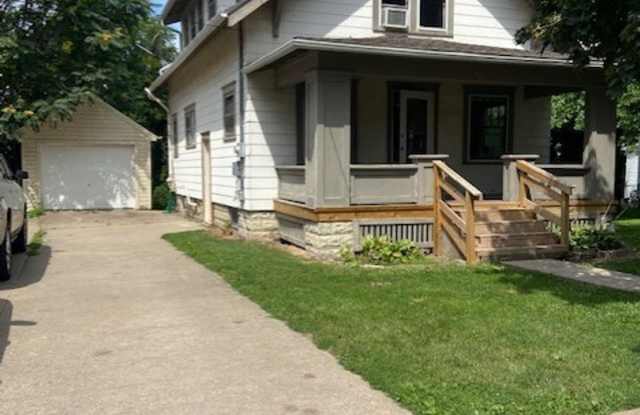 Cute 3 bdrm house close to downtown Iowa City