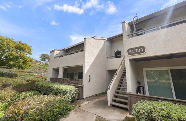 beautifully upgraded 2-bedroom, 1-bath condo in the highly desirable Bench Mark Villas Community