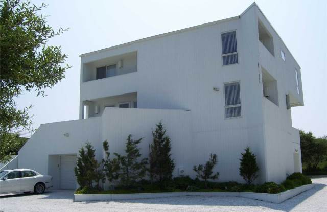 561 Dune Road