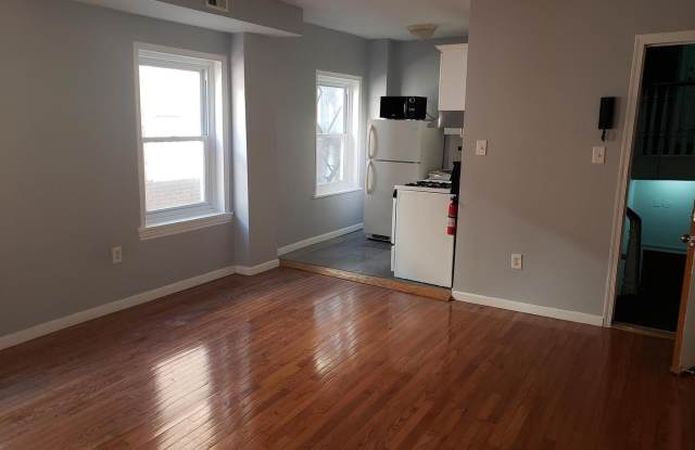 Photo of 2008 CHESTNUT ST #3R