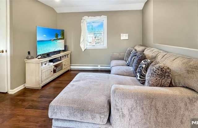 154 Charlton Avenue 2