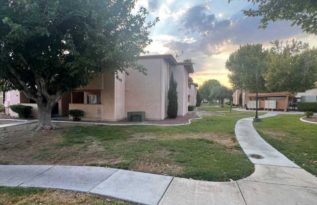 Close to UNLV, Airport, and Las Vegas Strip. GRANITE COUNTERTOPS. Comm. Pool