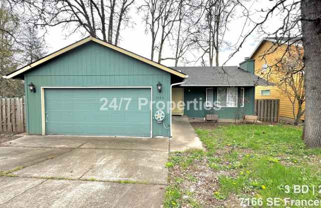 Updated 3BD | 2BA Home with Garage & Large Deck - Hillsboro