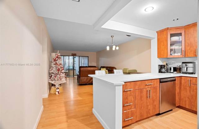 2313 South Cypress Bend Drive