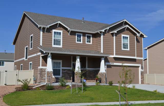 Beautiful Bedroom in Forest Meadows!