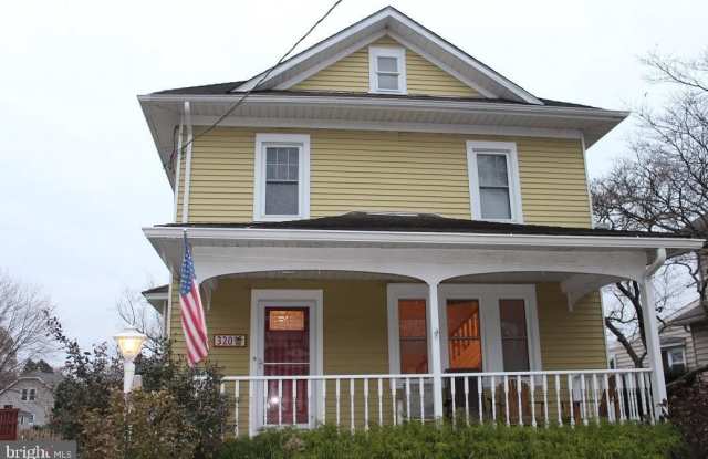 320 UNIVERSITY Boulevard