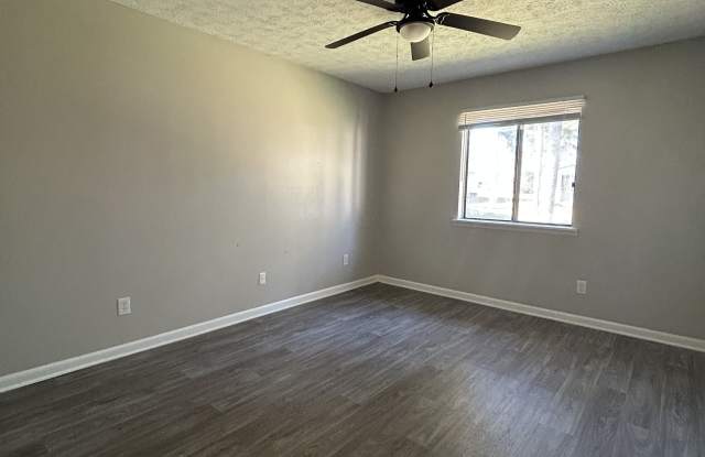 811 Applewood Lane - 1