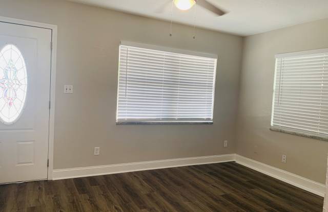 3805 W Leona St Apt 1
