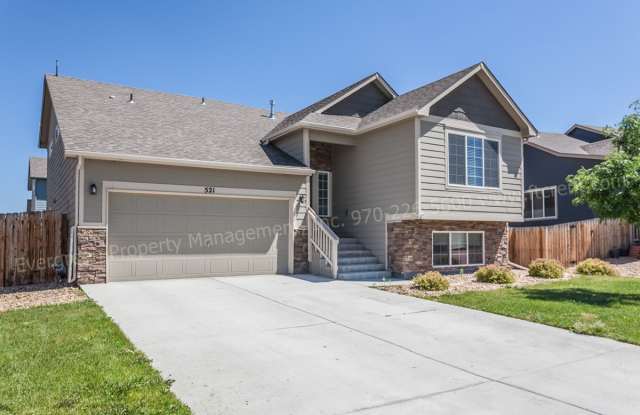 Amazing 3 Bedroom, 2 1/2 Bath Home in Greeley! photos photos