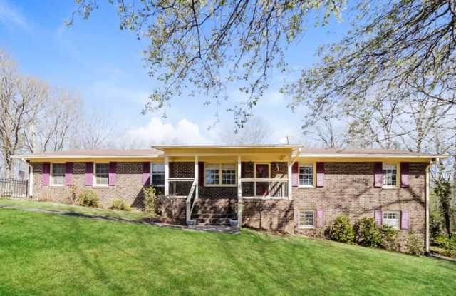 Photo of 302 Ridgedale Drive Southeast