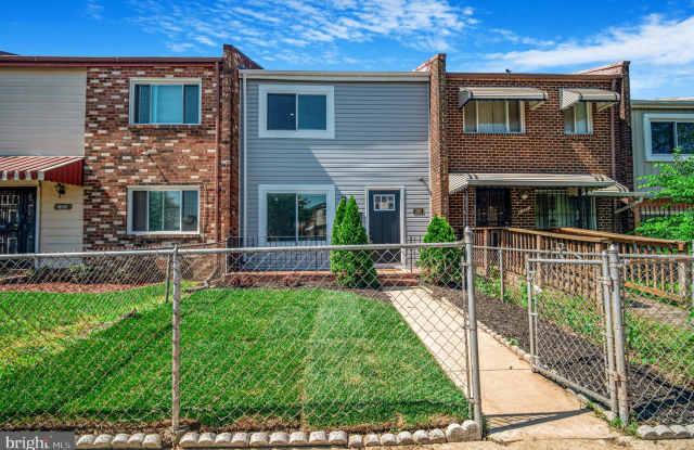 Photo of 1325 BARNABY Terrace SE