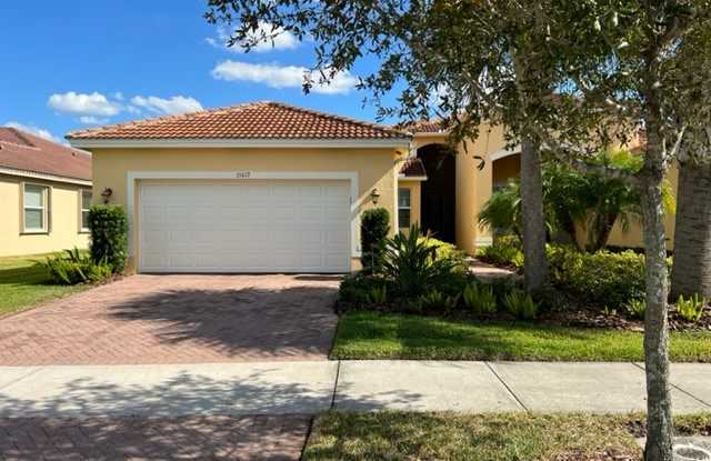 15617 Aurora Lake Cir - 15617 Aurora Lake Circle, Sun City Center, FL 33598