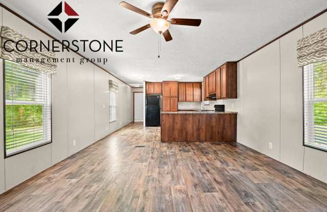 Cozy 3-Bed, 2-Bathroom Trailer Home Available for Rent! Located off of Strawberry Lane in Albany!