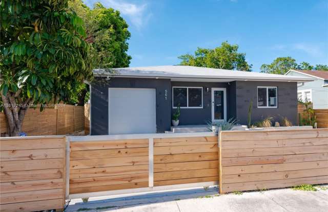 561 NW 50th St