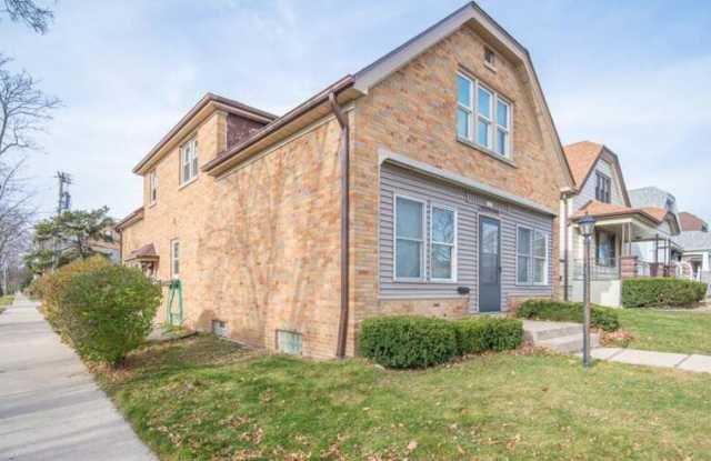 Photo of 3277 S 10th St