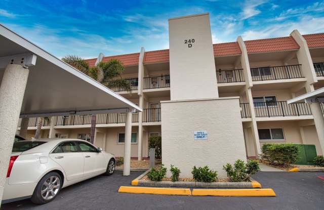 Annual 2-Bedroom 2-Bathroom Second Floor Condo on Venice Island with Stunning Waterfront!