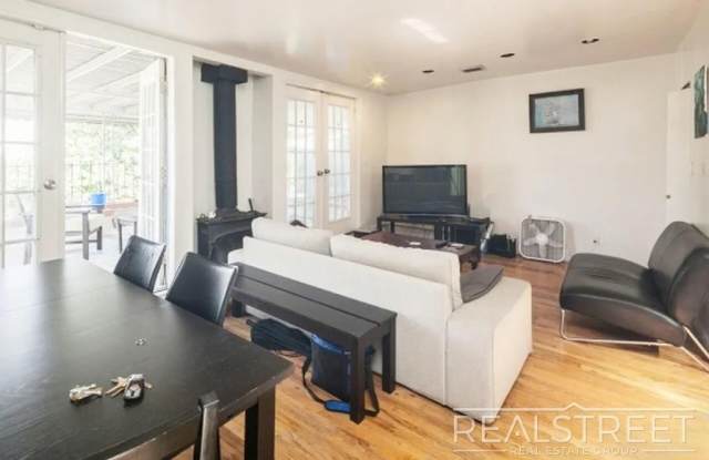 Photo of 283 Sackett St