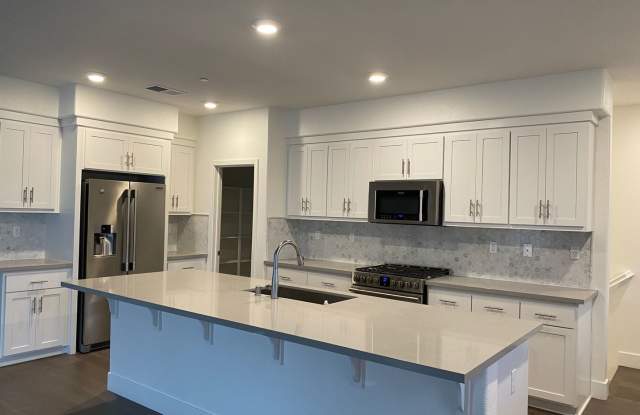 $3,290 / 2 BR STUNNING 2020 MODEL HOME FOR RENT IN SOUTH HAYWARD