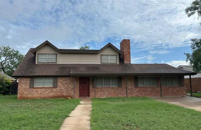 3226 Woodland Circle