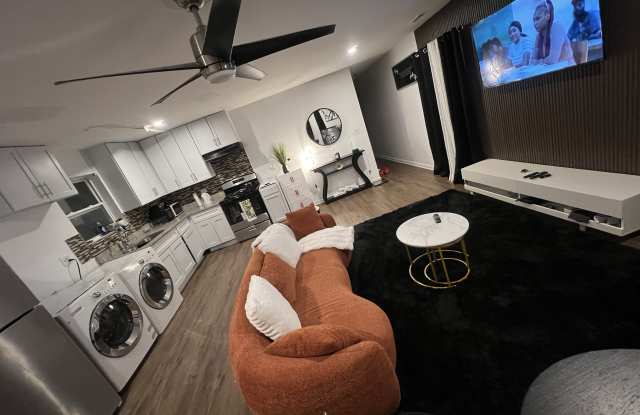 Photo of 7921 South Burnham Avenue