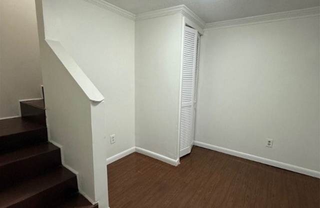 210 1st Avenue unit: 1`