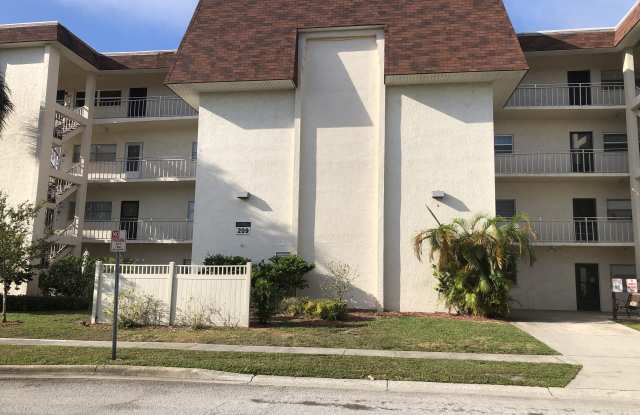 Photo of 209 NE Lincoln Cir N Apt 406
