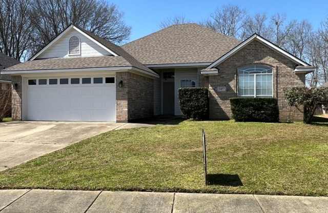 3 Bedroom 2 bath 1460 sq.ft 2457 Brookside $1750/month
