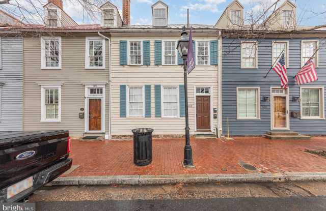 503 CAROLINE Street