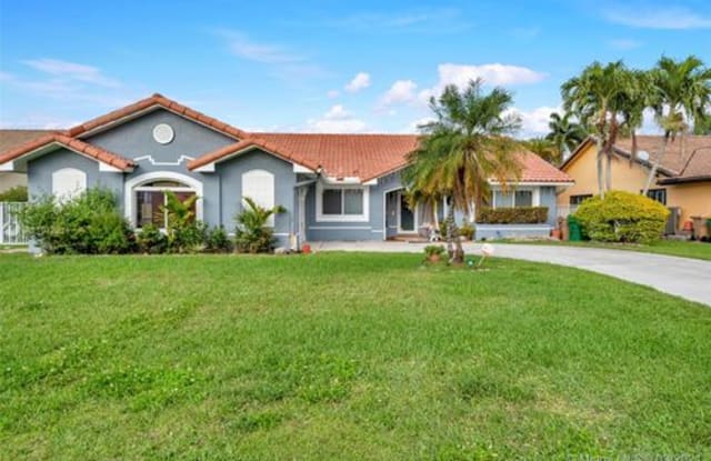 5300 King Arthur Avenue - 5300 King Arthur Avenue, Davie, FL 33331