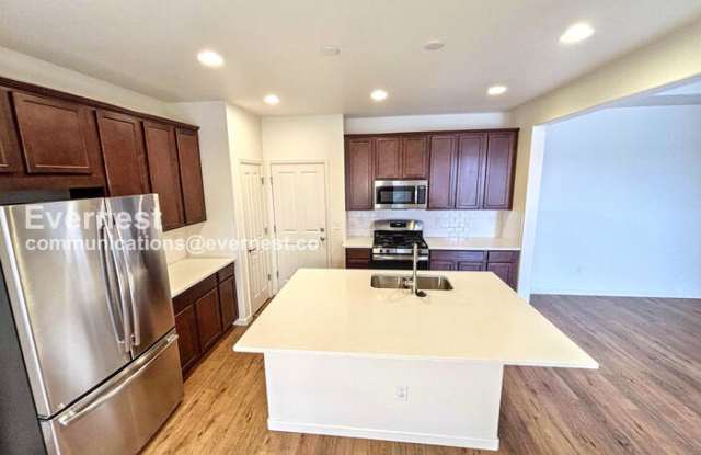 10811 North Montane Drive