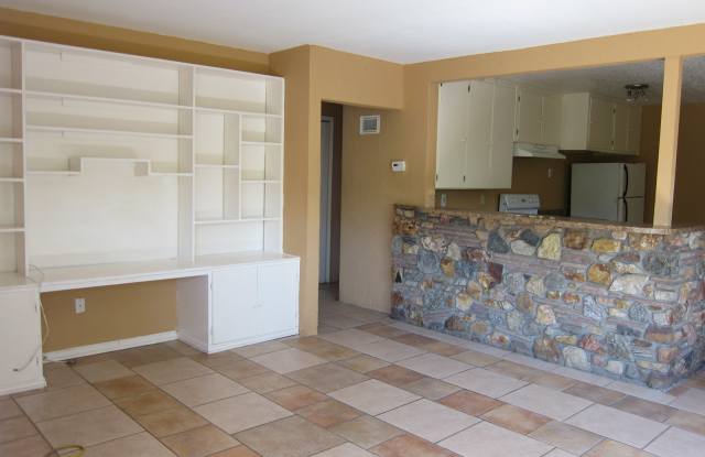 52740 Avenida Obregon #A