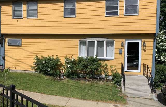 38 Woodbury St