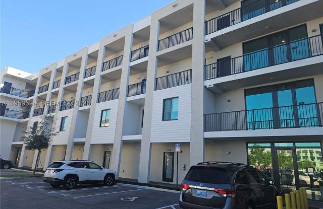 8001 NW 41st St