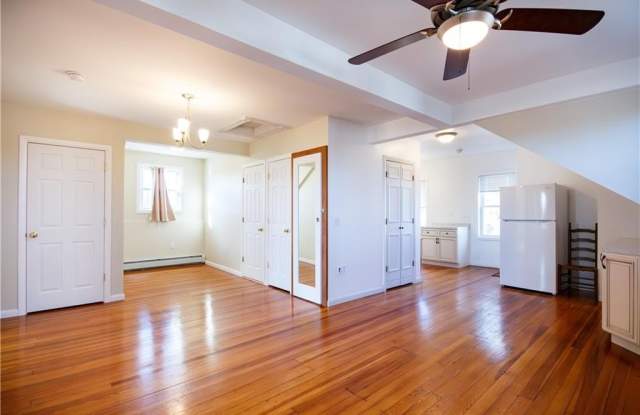 40 E Barrows Street unit: 3