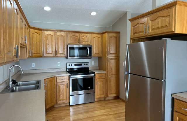Comfortable 3-Bedroom with Garage & Fenced Yard for Rent
