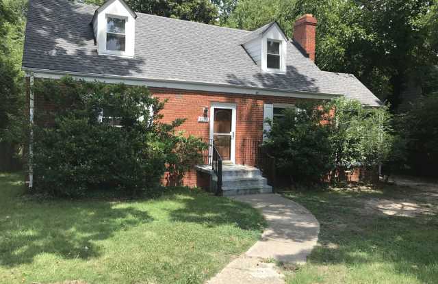 Adorable 4 bdrm/2 bath Home Located on Monument Ave. Near Willow Lawn!