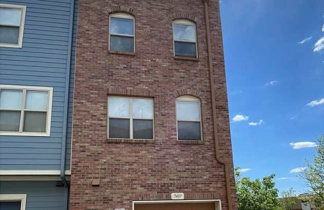 3 Bed End Unit Townhome near Old Town Arvada