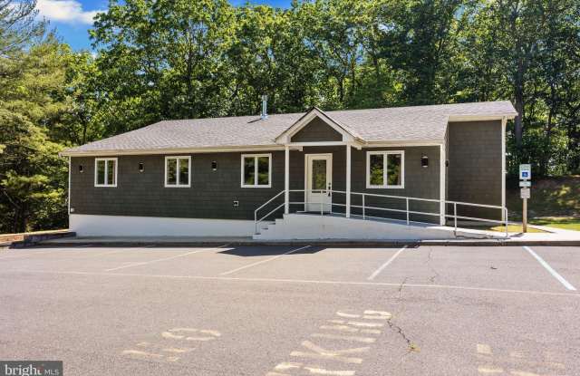 Photo of 352 MONMOUTH Road