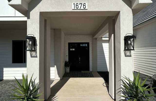 1676 S Painted Vis CIR