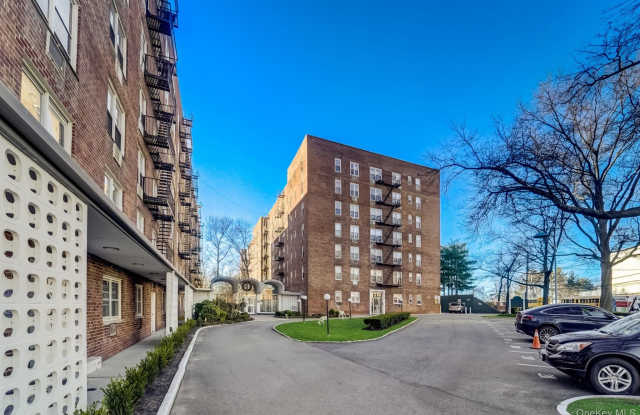 54-44 Little Neck Parkway unit: 5L
