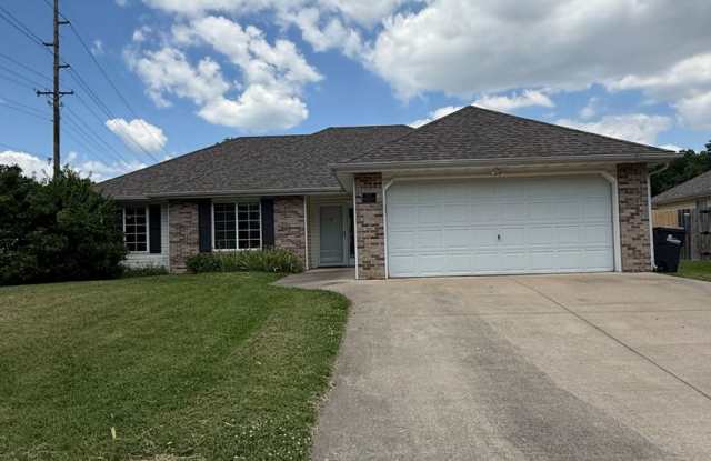 3 bed 2 bath Home with fenced in backyard