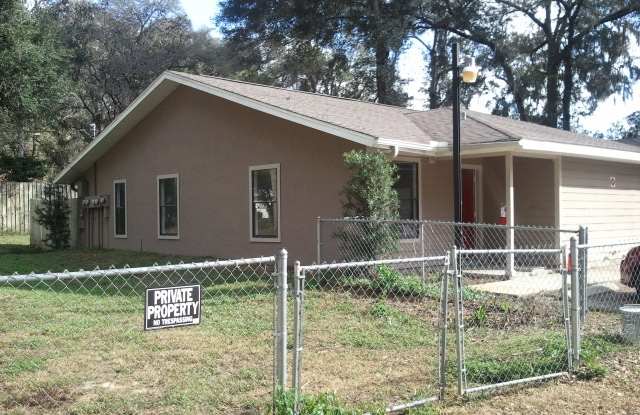 910 NE 18th St - 910 Northeast 18th Street, Ocala, FL 34470