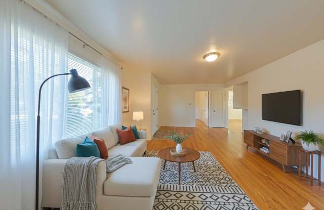 WINTER SPECIAL ~ $920 OFF FIRST MONTH RENT