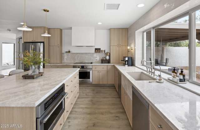 7001 E Thunderbird Road