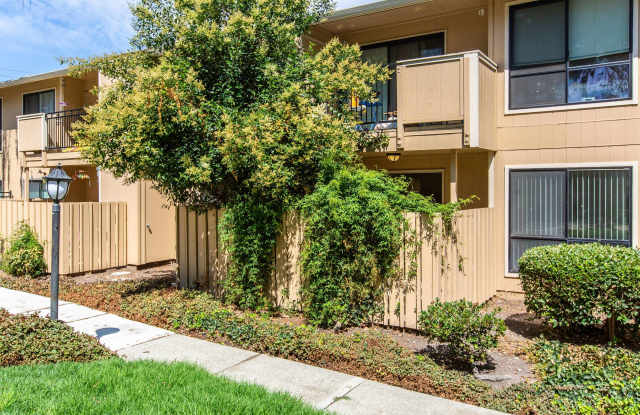 8975 Alcosta Blvd Apt 105