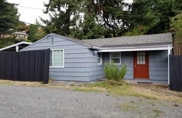 Photo of Charming Kenmore Cottage Three Blocks from Lake Washington