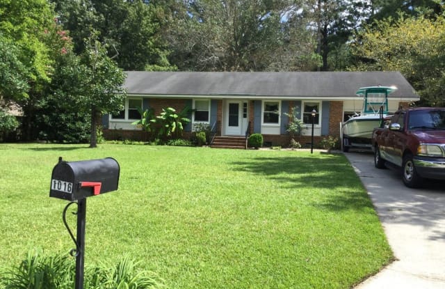 1016 Plymouth Dr - 1016 Plymouth Drive, New Bern, NC 28562