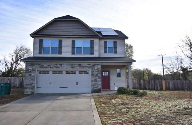 4 Bedrooms and 2.5 Baths- PET CONSIDERED!