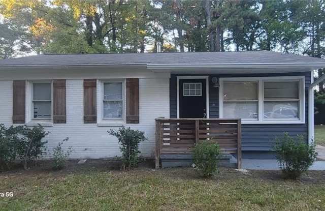 1009 Fairburn Road NW