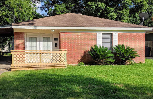 Photo of 2311 Ave G, Nederland, TX 77627